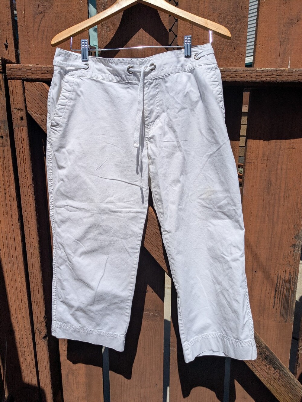 Old Navy White Cropped Low-Rise pants, size 10: Wear white after Labor Day!